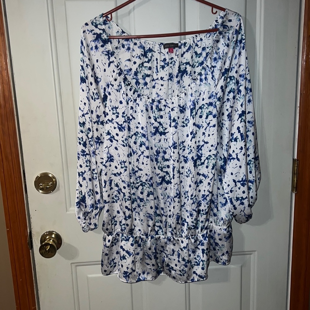 Vince Camuto blue & white floral lightweight scoop neck top with 3/4 sleeves XL